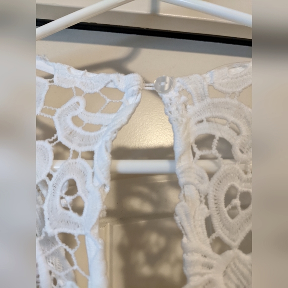 White lace Venus dress - Picture 4 of 10